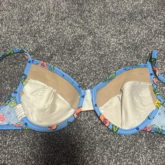 Small low support top - Picture 4 of 8